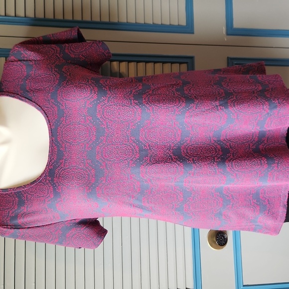 LuLaRoe Grey & Pink Scoop Neck Top - Picture 2 of 10